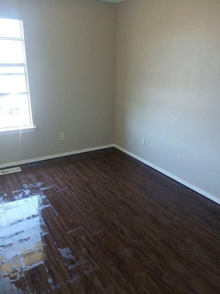 Building Photo - 4301 Yorkshire Dr
