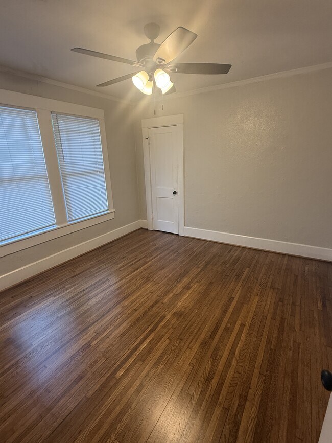 Building Photo - 729 80th Pl S