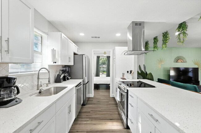 Building Photo - 1231 Springbrook Cir