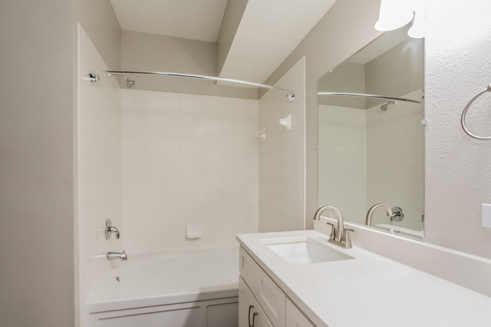 Building Photo - 6637 Cambridge Park Dr