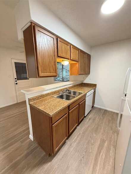 Building Photo - 1114 Hazelton St