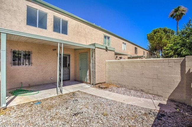 Building Photo - 5915 Vegas Dr