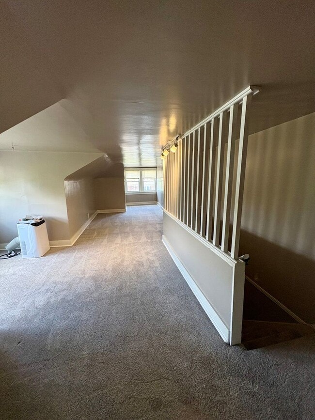 Building Photo - 4 Bedroom 1.5 Bath in Suburban SD- Large Yard/Deck and Garage