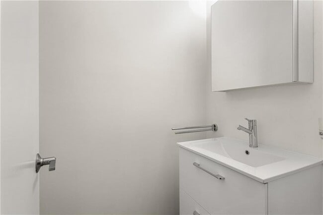 Building Photo - 1350 Fernwood Cir NE