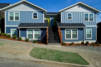 Building Photo - 2406 E Pine St