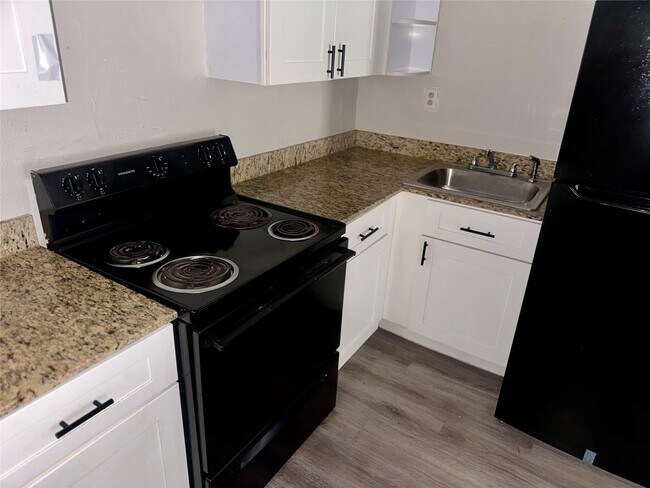 Building Photo - 5405 Suez St