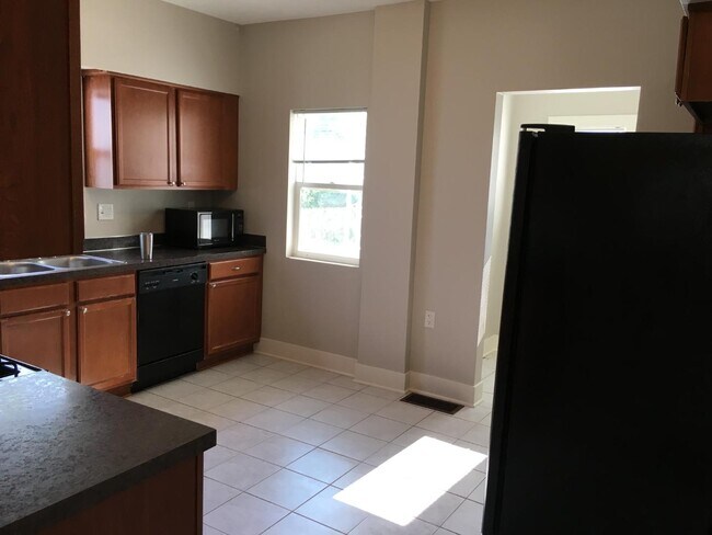 Building Photo - 253 Valley Ave SW