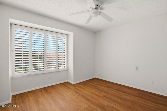 Building Photo - 9012 E Sutton Dr