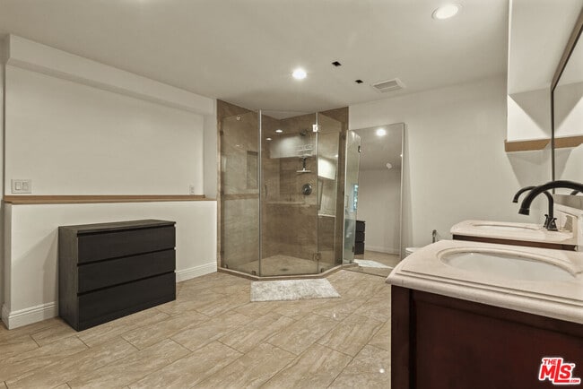 Building Photo - 3780 1/2 Multiview Dr