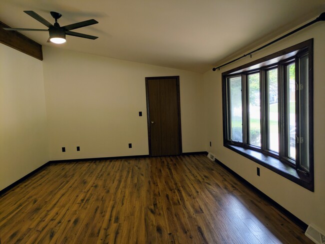 Building Photo - 920 Knottingham Dr