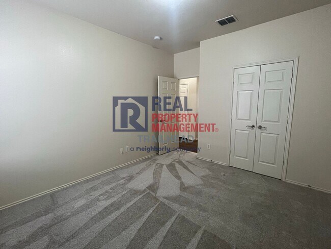 Building Photo - 3929 Eaglerun Dr