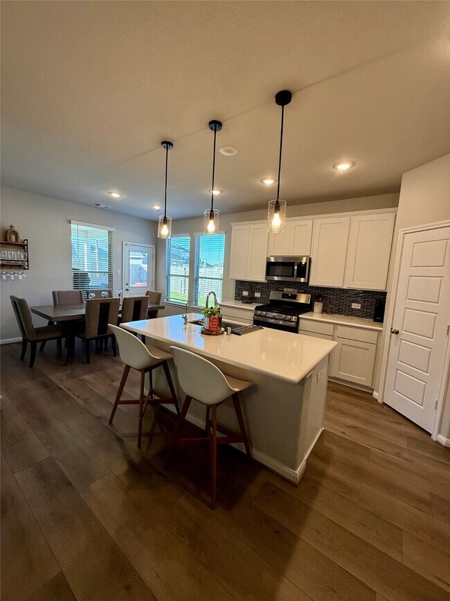 Building Photo - 15402 Sailpoint Ln