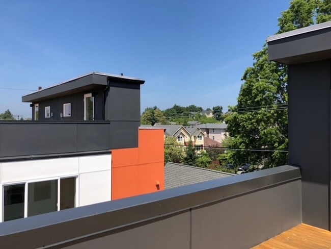 Building Photo - Gorgeous Townhome in Sunny Judkins Park-25...