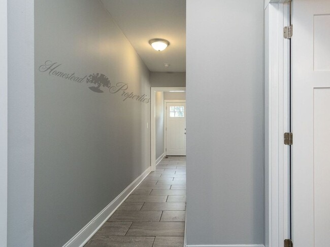 Building Photo - Updated 1 Bed / Bath Duplex on Lamont