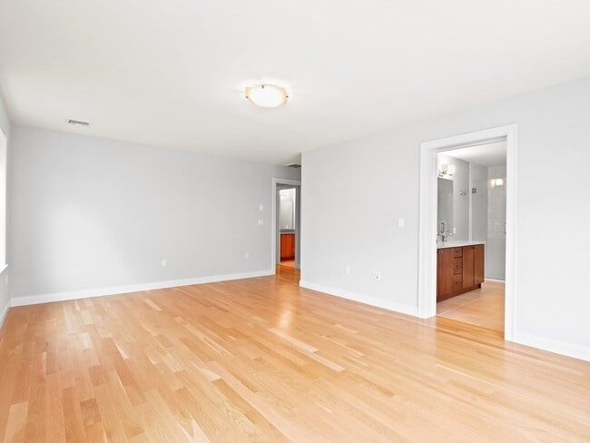 Building Photo - 431 Neponset St