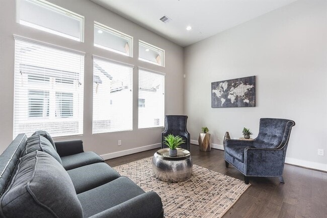 Building Photo - 2149 Hoskins Dr