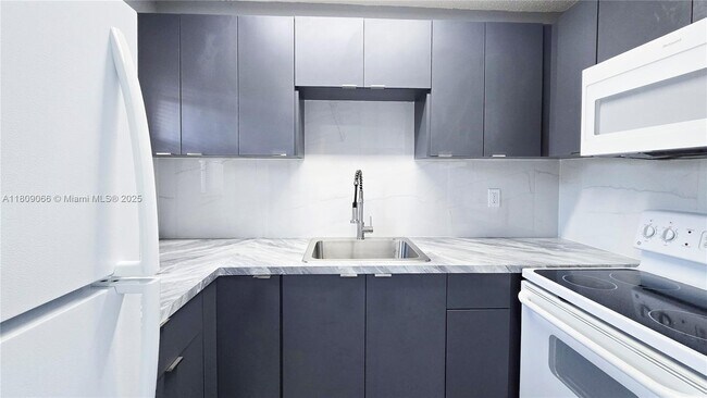 Primary Photo - 45 W 23rd St