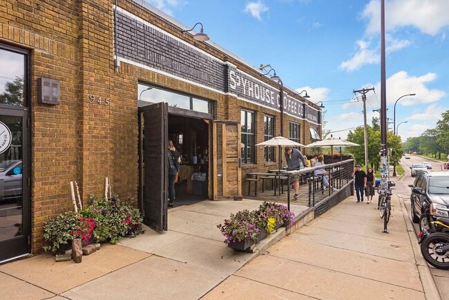 Building Photo - 1709 Fillmore St NE