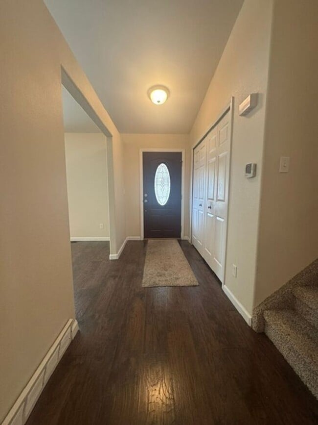Building Photo - 803 Foxwood Dr
