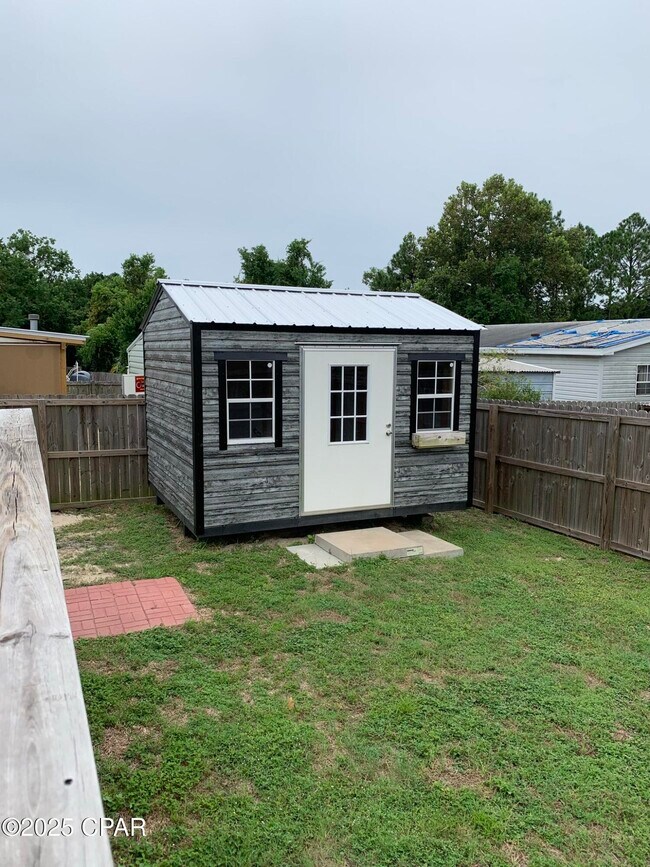 Building Photo - 325 Governor Dr