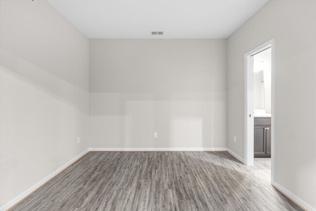 Building Photo - Bright & Beautiful 2BR/ 2BA Condo in Carrollton is NOW available!