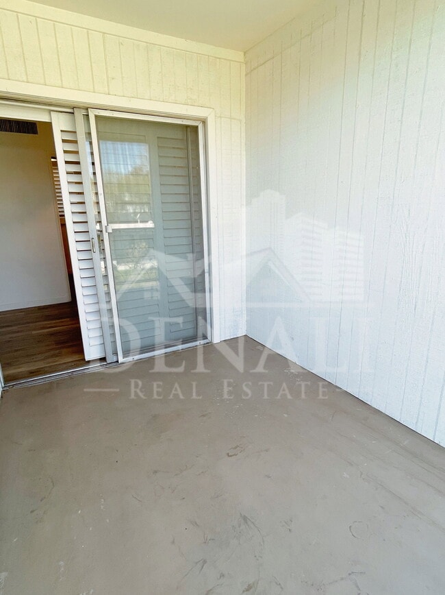 Building Photo - 3242 E Camelback Rd