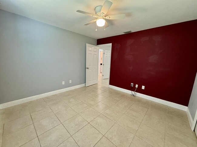 Building Photo - 5580 Cynthia Ln