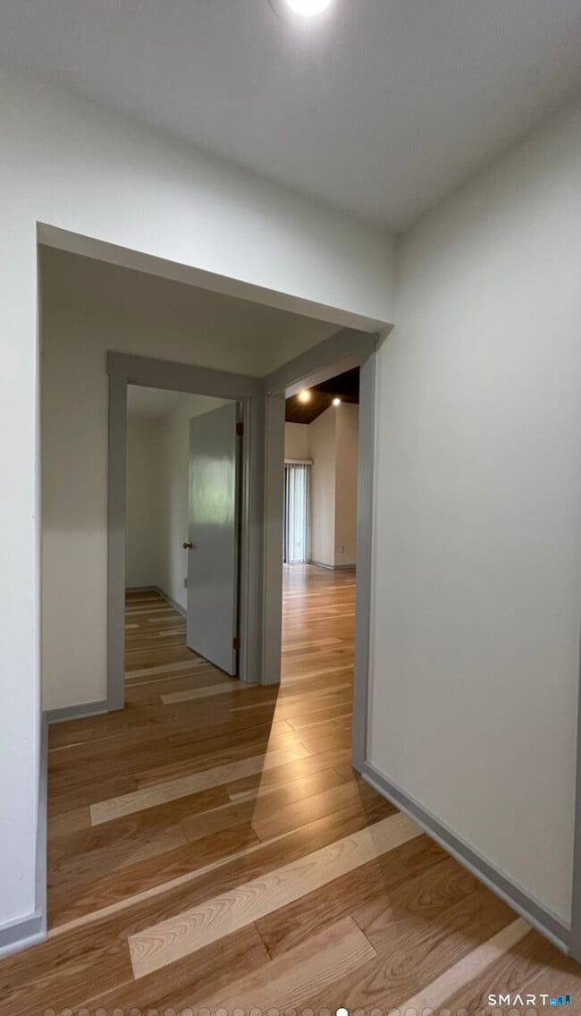 Building Photo - 14b Algonquin Ln