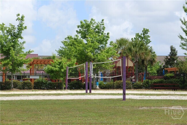 Building Photo - 10 Bushwood Dr