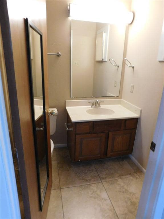 Building Photo - 2725 Santa Fe Unit B - 2/Bed 2.5/Bath - $1300/month