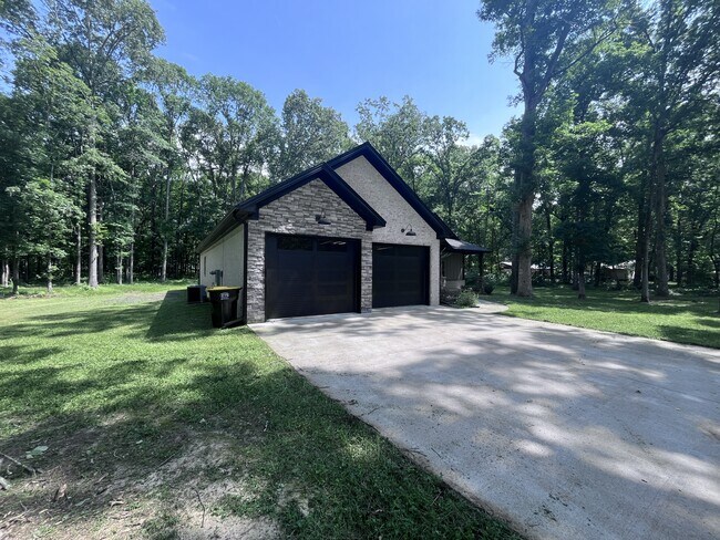 Building Photo - 206 Bridgewood Dr
