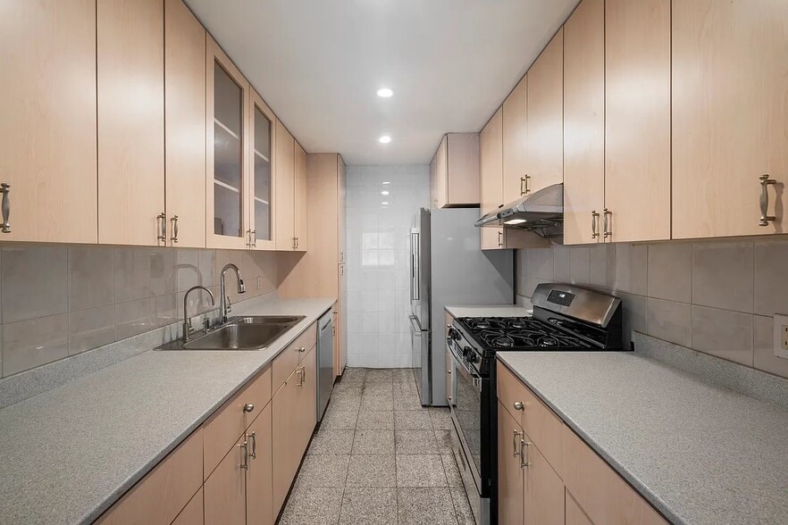 Building Photo - 309 Cherry St