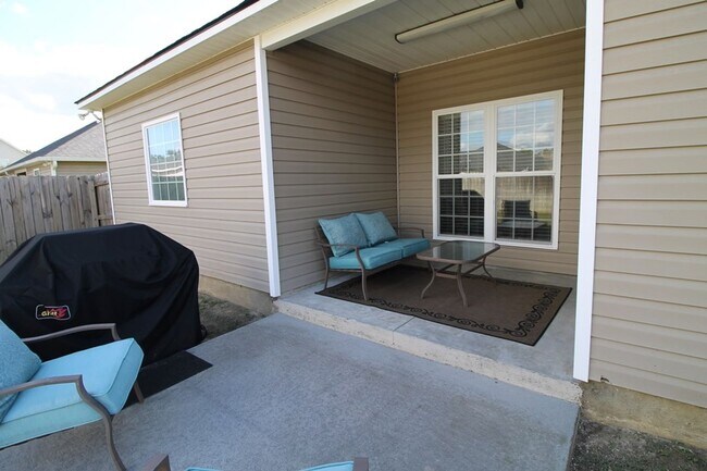Building Photo - Beautiful and Convenient 3BR/2BA Home near Moody Airforce Base in Valdosta, GA