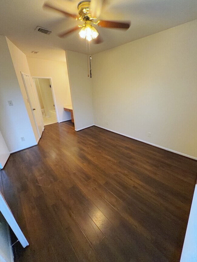 Building Photo - 6666 Harbor Town Dr
