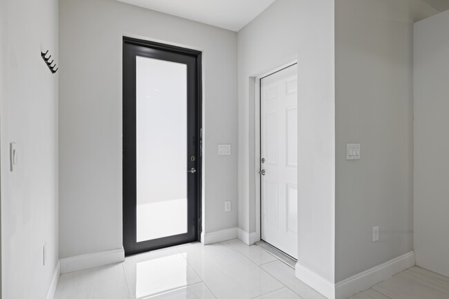 Building Photo - 674 Windermere Dr