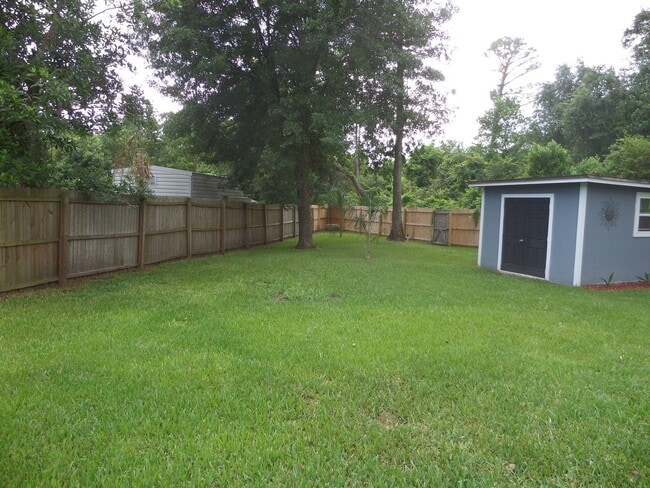 Building Photo - Beautiful 3 bedroom Home