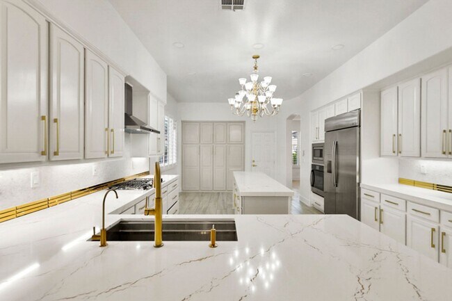Building Photo - 5 Bedroom Pool Home Located In Summerlin G...