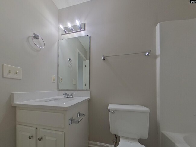 Building Photo - 105 Old Stone Rd