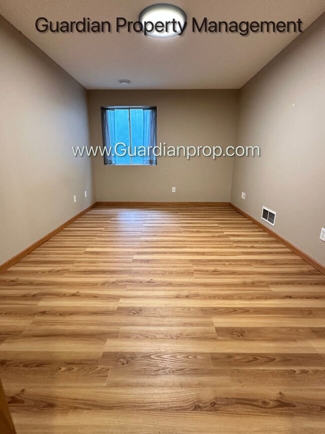 Building Photo - Hopkins Single Family Home, 2 Car Garage, ...