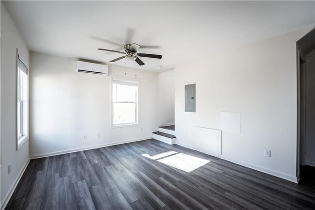 Building Photo - 1357 Finley St NE