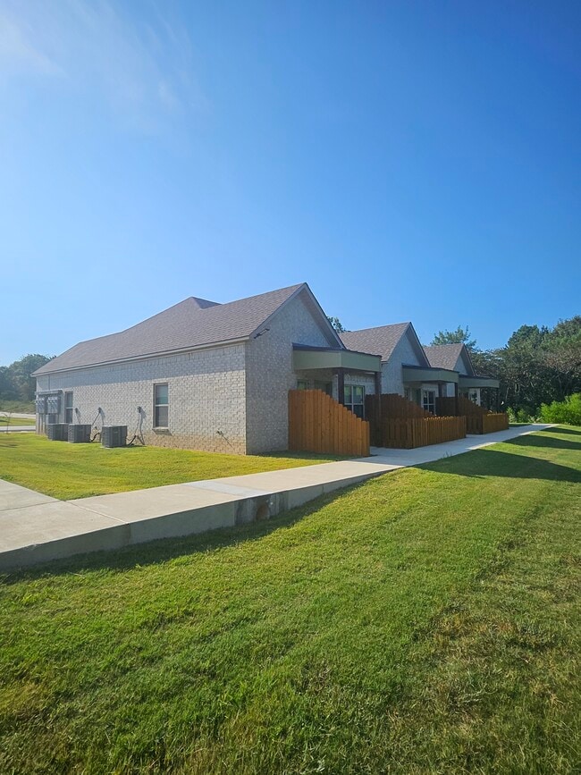 Building Photo - 6925 Lakeridge Dr