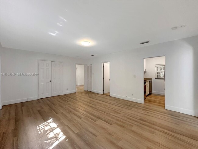 Building Photo - 969 Bay Dr