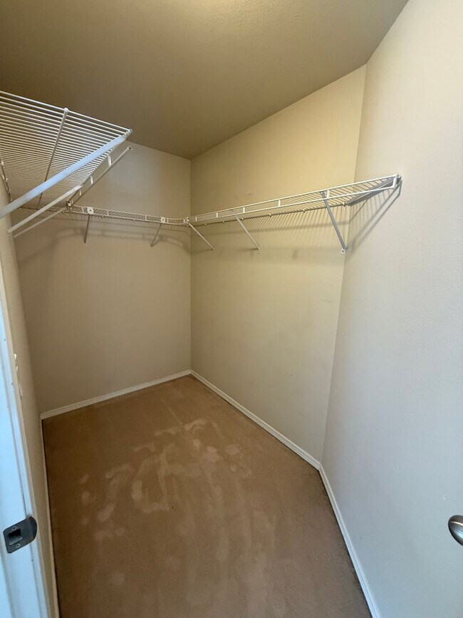 Building Photo - Beautifully Maintained 2 Bed/ 2.5 Bath - River Canyon Estates