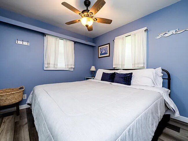 Building Photo - 2-bedroom, 1.0 bathroom Home within walkin...