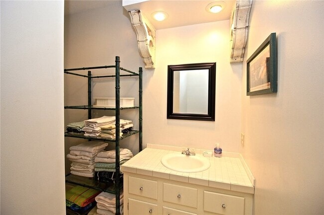 Building Photo - 434 Bellevue Ave