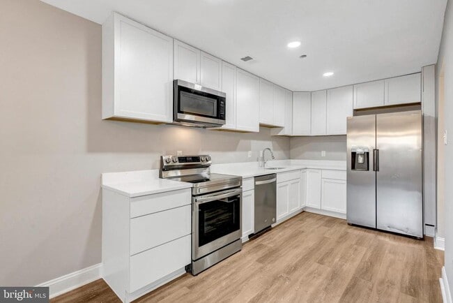 Building Photo - 10676 Myrtle Oak Ct