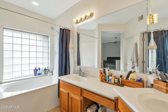 Building Photo - 2019 E Campbell Ave