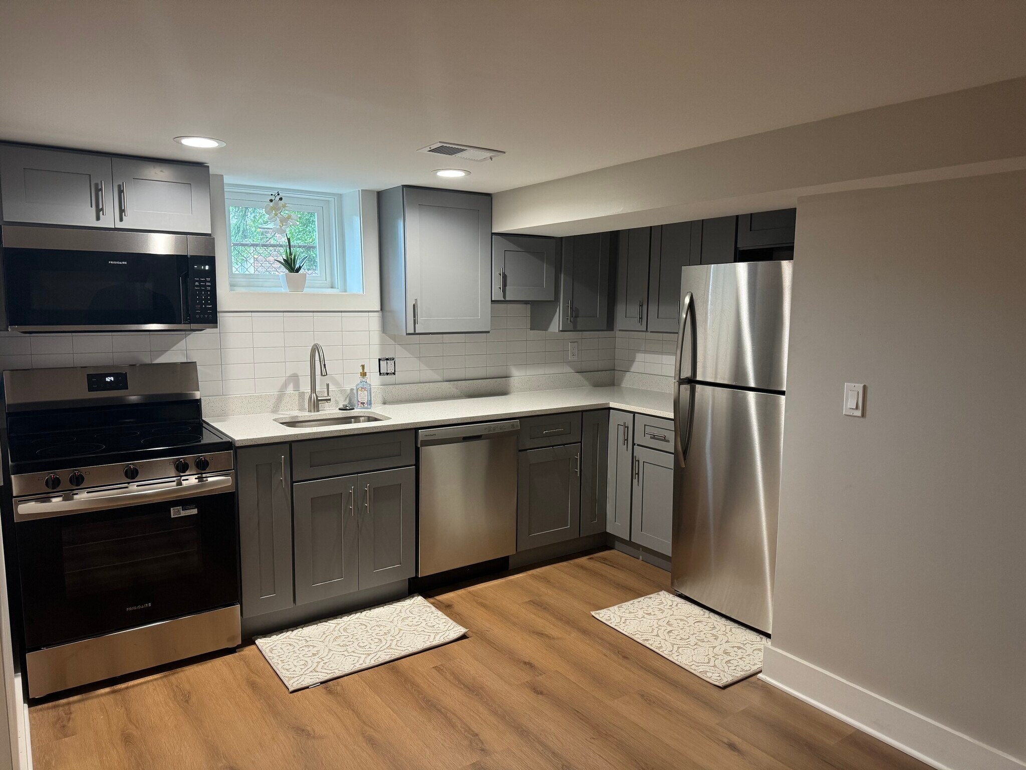 Kitchen - 1516 Hamilton St NW