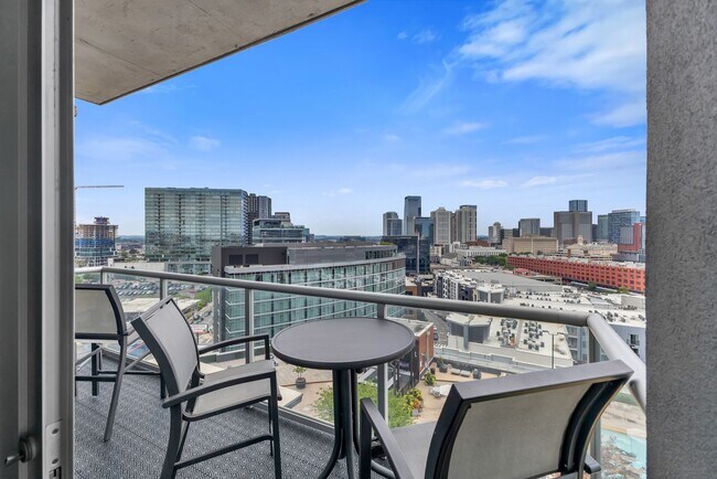 Building Photo - Fully Furnished 15th Floor Condo At Icon I...