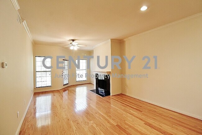 Building Photo - Wonderful 2-Story 3/2/1 Townhouse in Plano...